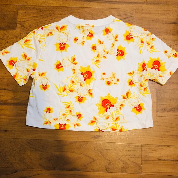 🔐Nike crop top🔐 - Picture 2 of 3